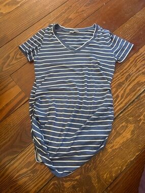 Maternity v-neck t-shirt